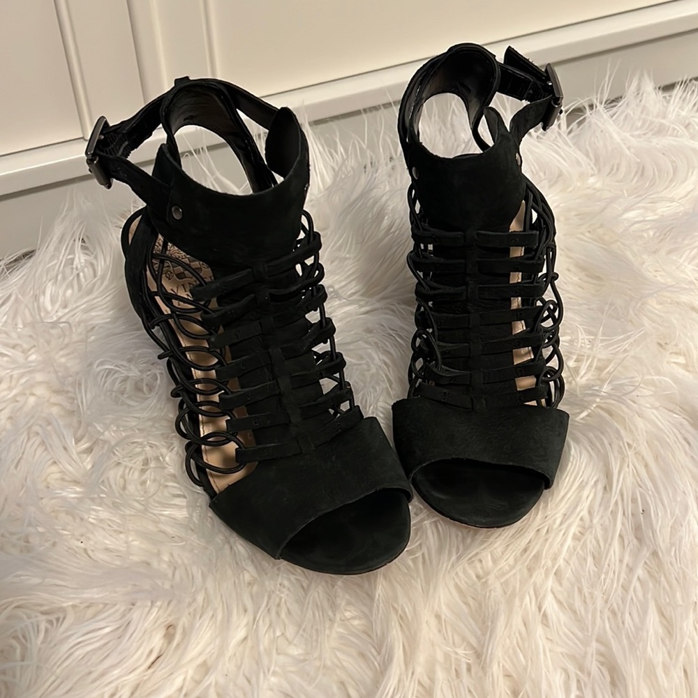 Fun black sandals